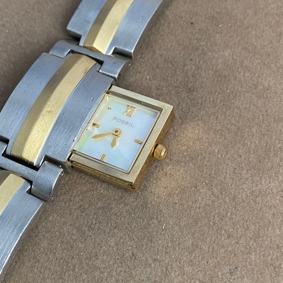 Vintage Fossil Peak a Boo 2 Tone Bracelet Watch - Picture 3 of 10